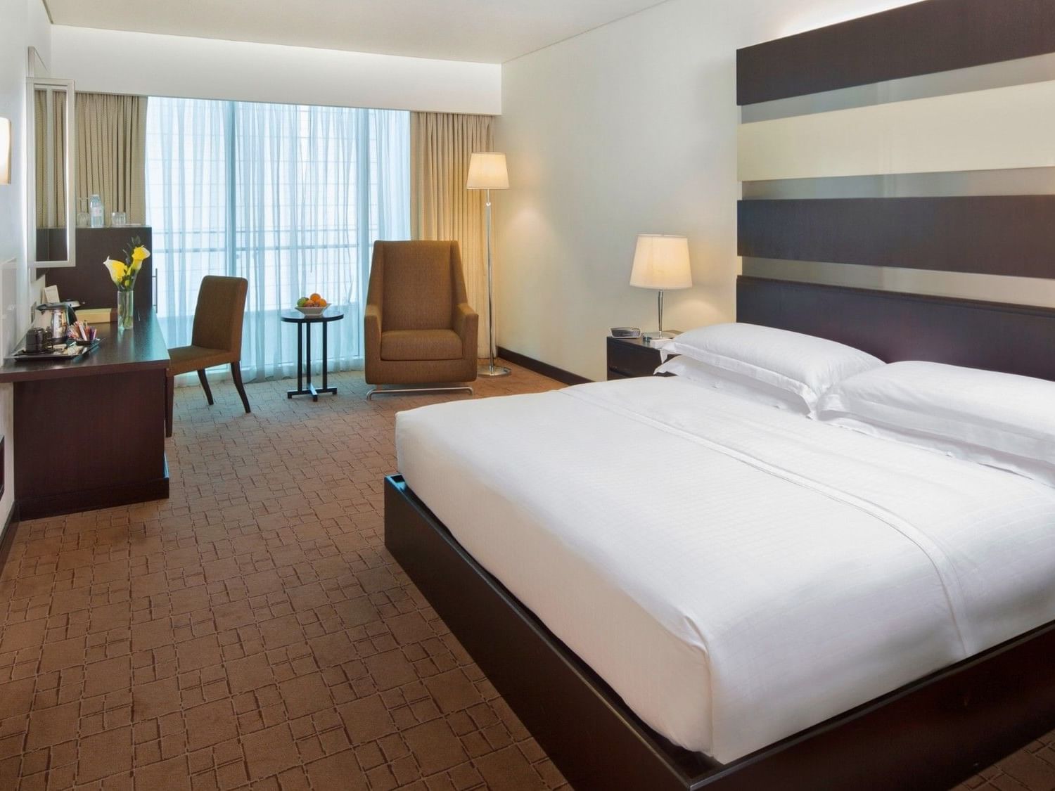 King bed in Deluxe Room at Dubai International Hotel