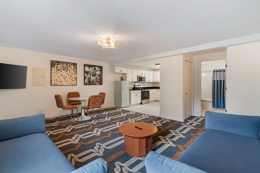 Hotel suite living area at Driftaway Hotel and Pool