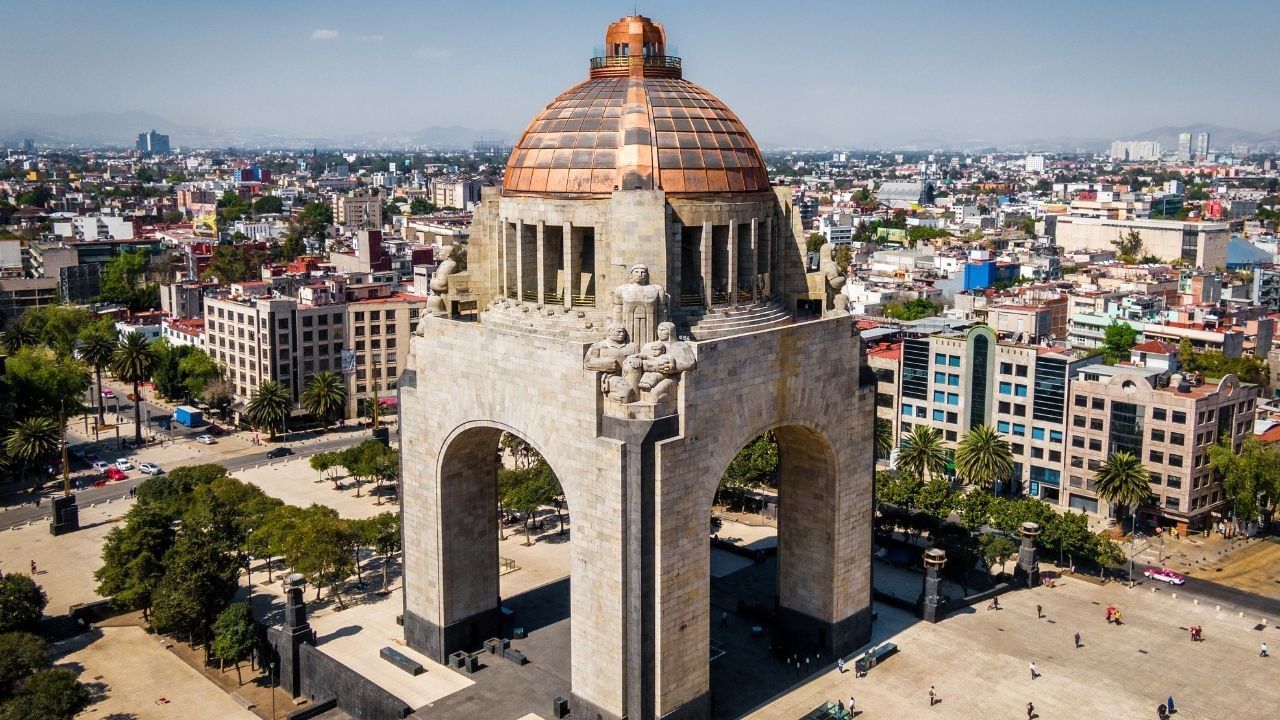 The Monument to the Revolution 