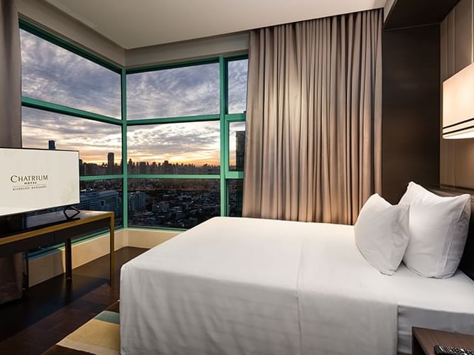 King bed in Presidential Suite with city view, Chatrium Hotels