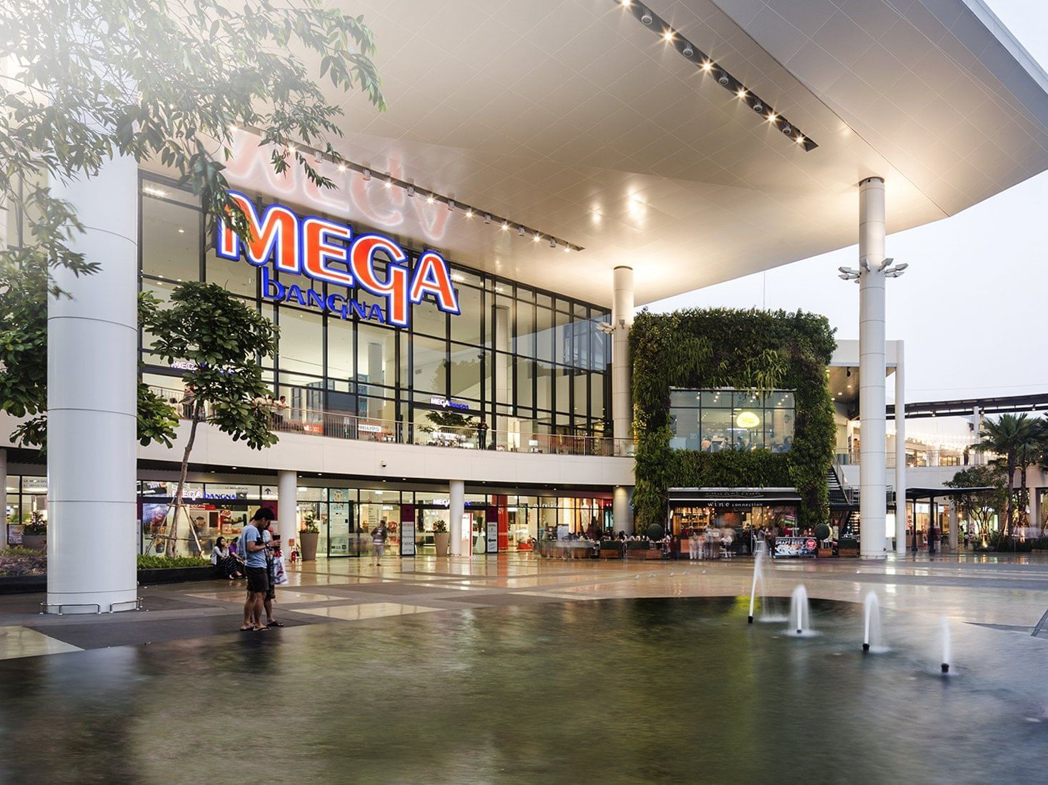 Exterior view of Megabangna Shopping Complex near Eastin Thana City Golf Resort Bangkok