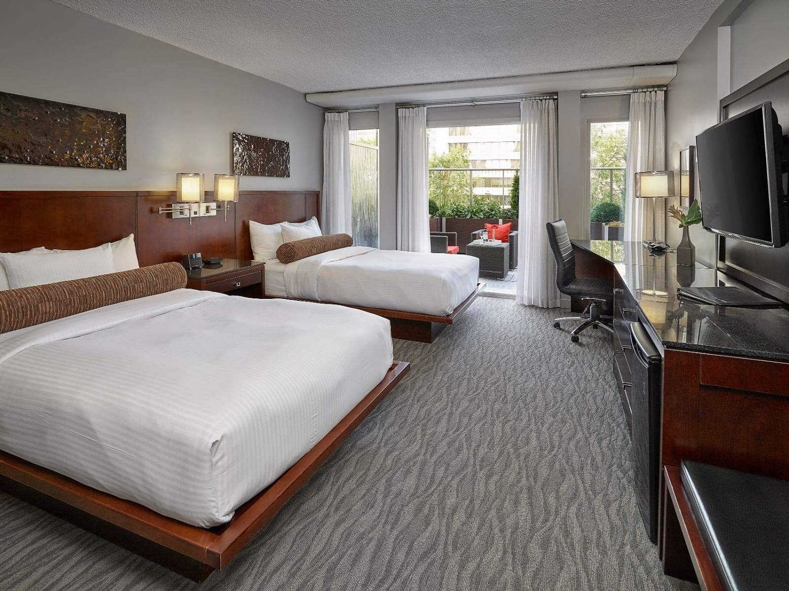 Bronze Guest Rooms with twin beds at Matrix Hotel