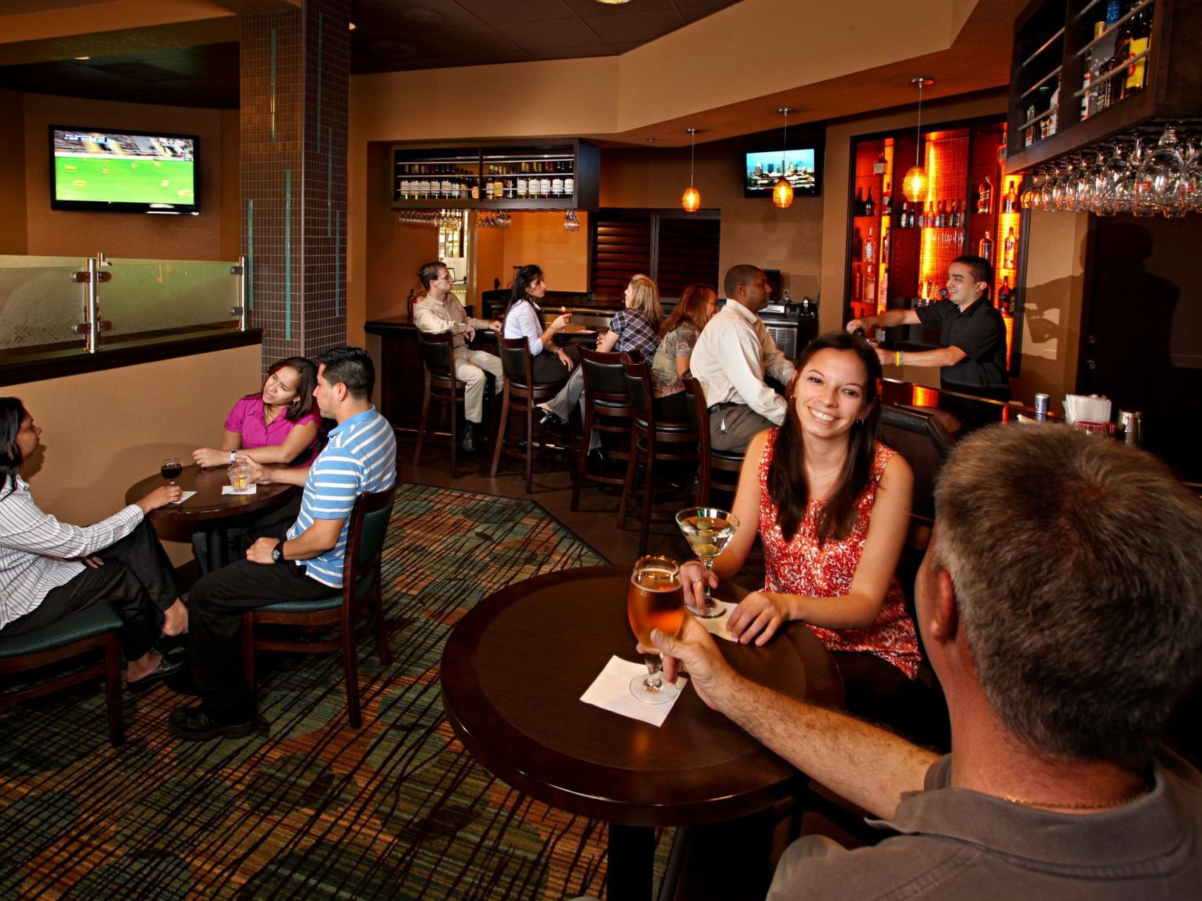 People in Zebra's Lounge & Grille, Rosen Inn at Pointe Orlando