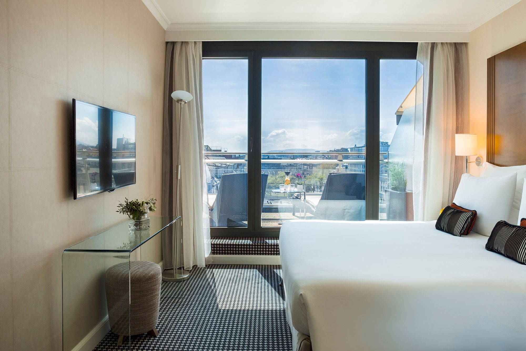 Penthouse avec terrasse au Warwick Geneva : chambre donnant sur 