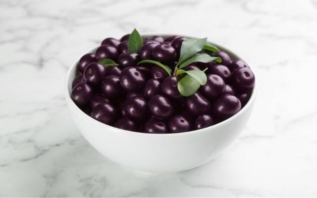 bowl of acai berries