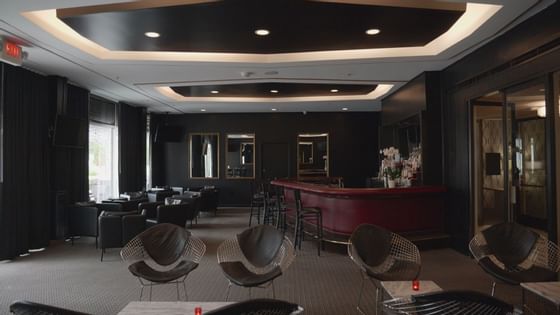 Lounge area in Morris Bar & Lounge at Capitol Skyline Hotel
