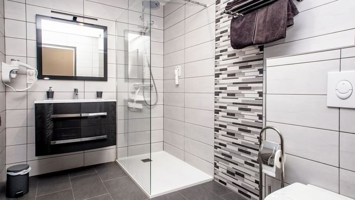 Shower & vanity area in a room at Hotel La Baie de Morlaix