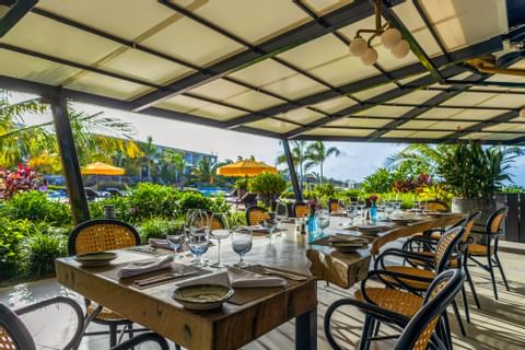Breeze restaurant outdoor dining at Golden Rock Resort
