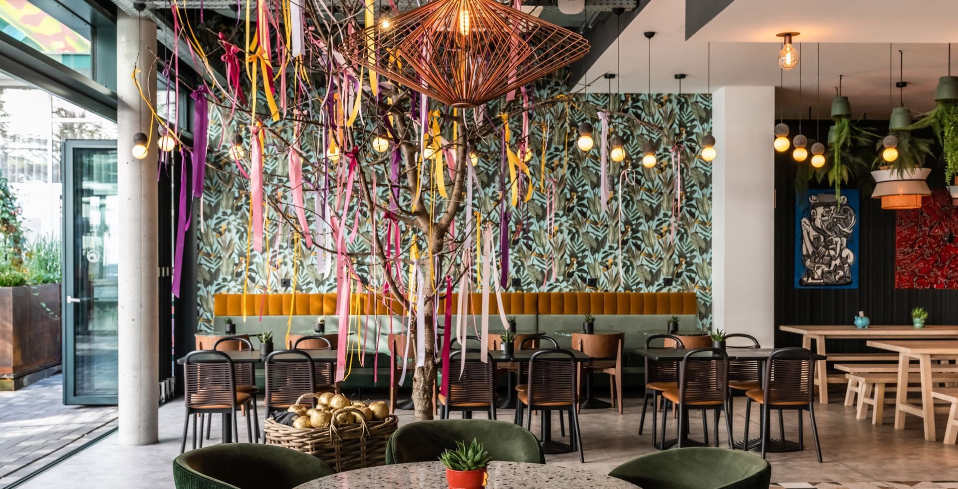 Sitzmöglichkeiten in der Lütze Bar