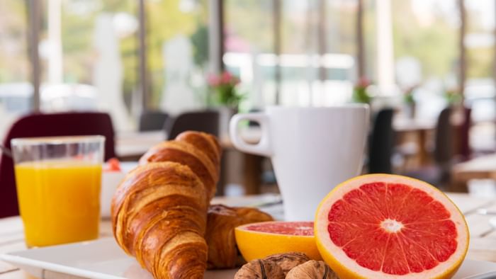 Closeup of snacks & drinks served at Hotel Marseille Airport