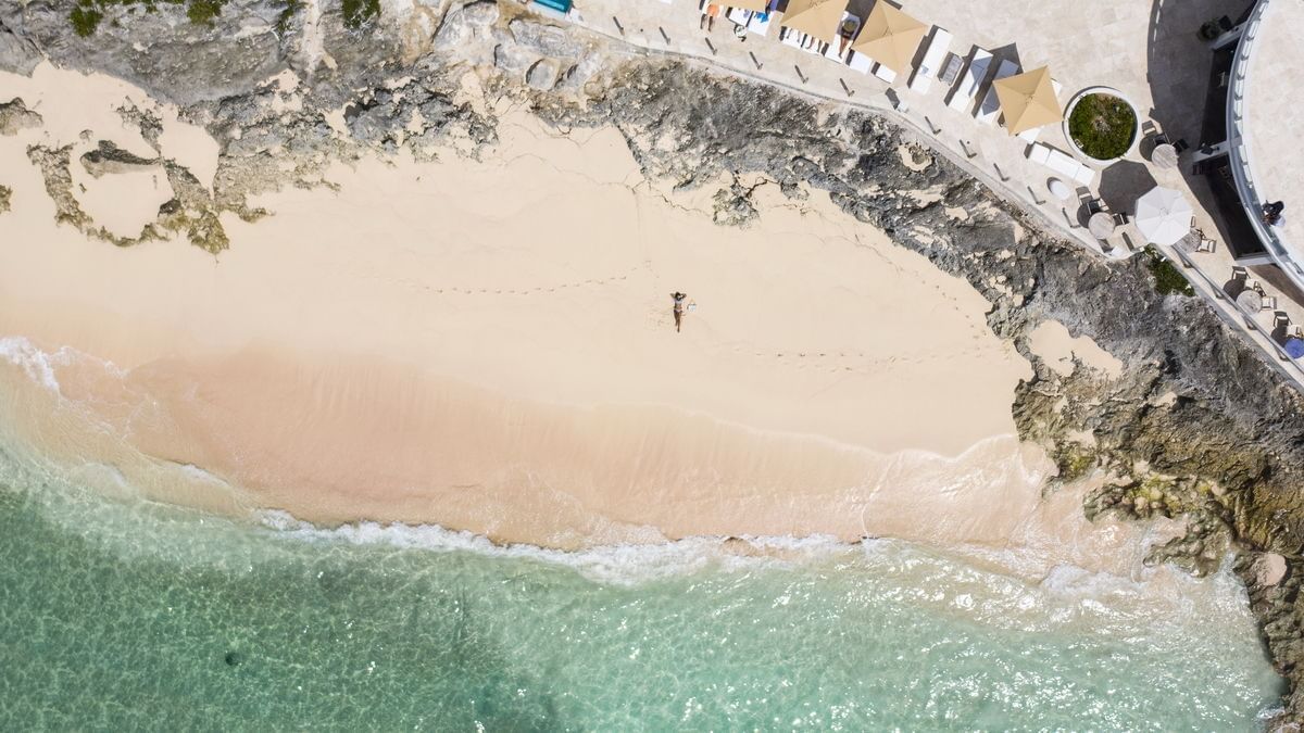 The Loren - Aerial view of beach