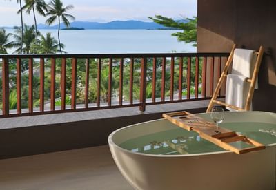 Terrace with jacuzzi with sea view at U Hotels