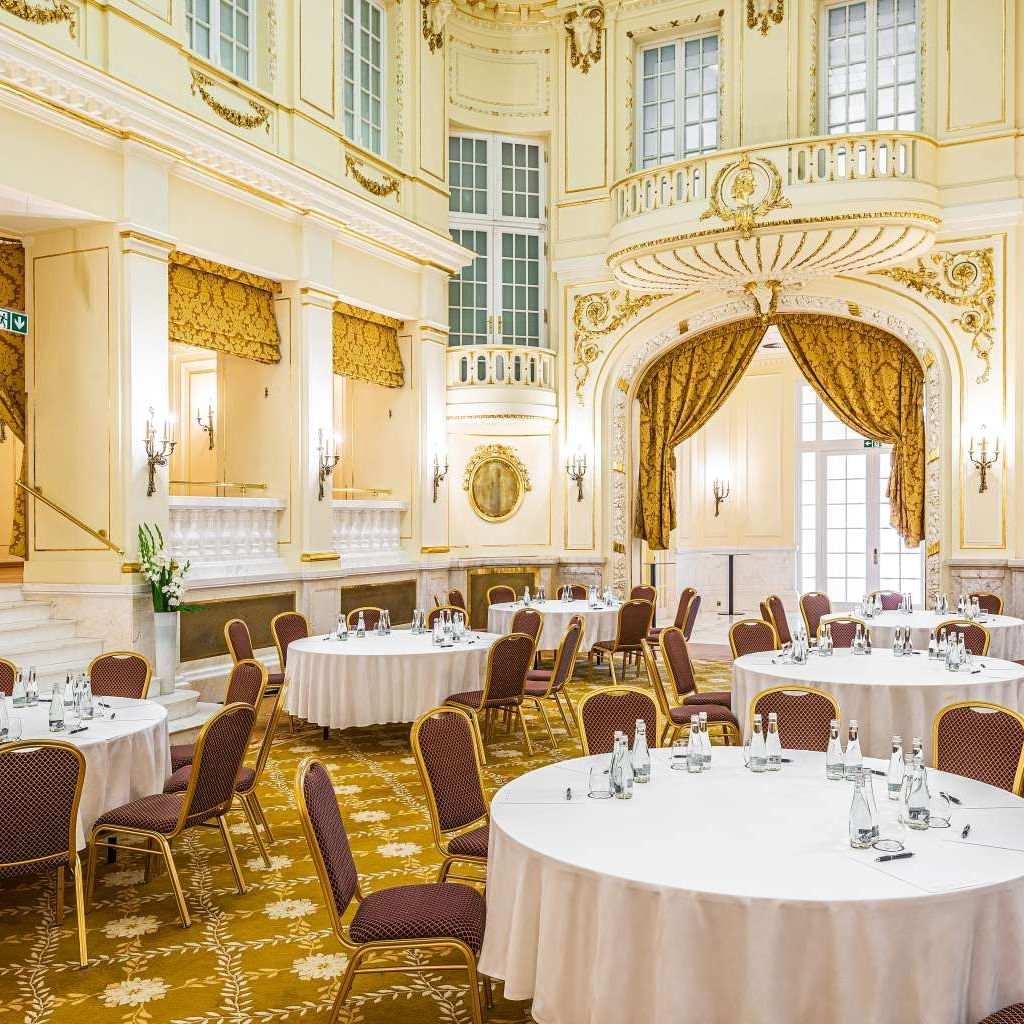 Ludwikowska_Ballroom_round_table_stoły (9)
