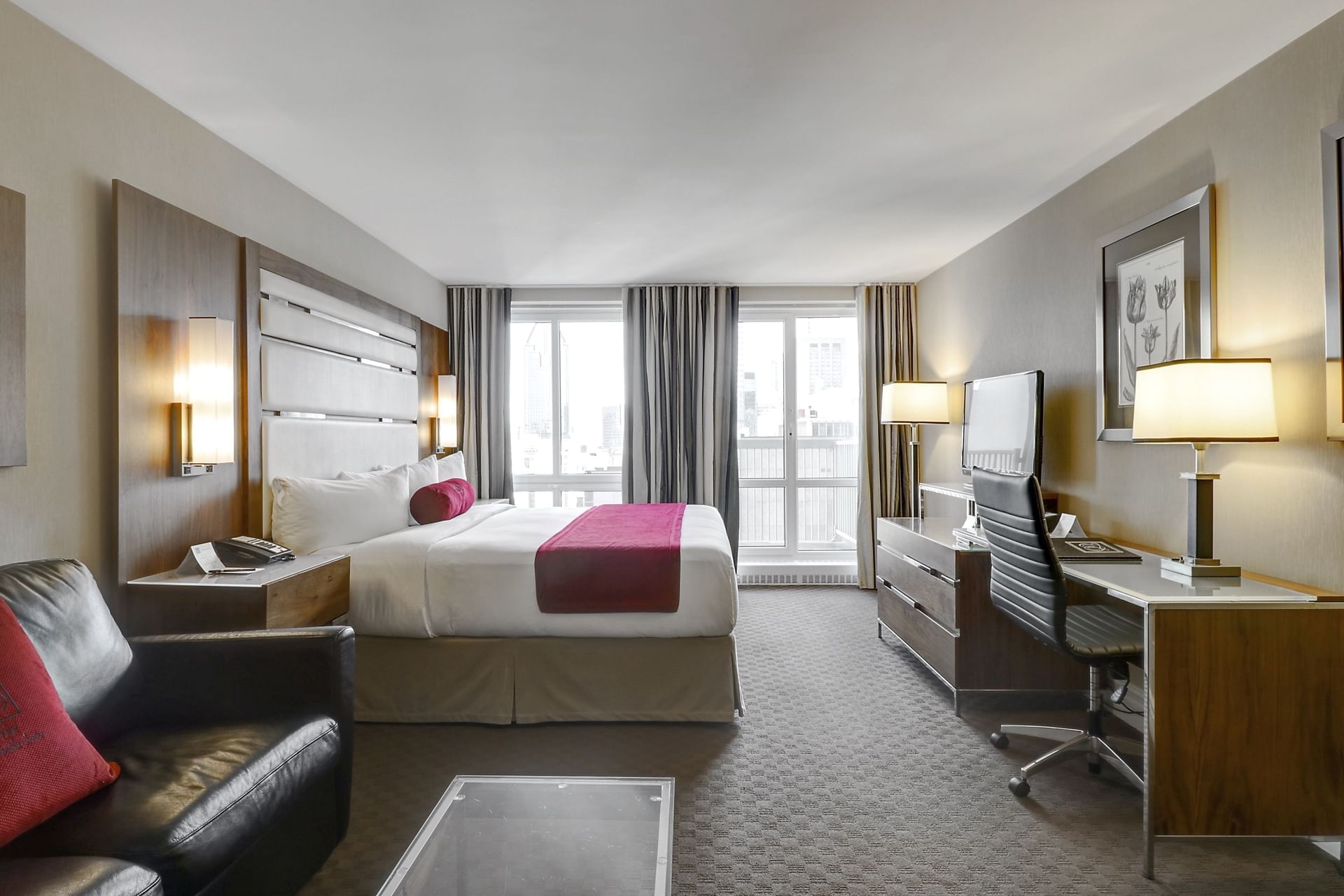 Corporate Travellers | Hotel Le Cantlie Suites Montreal