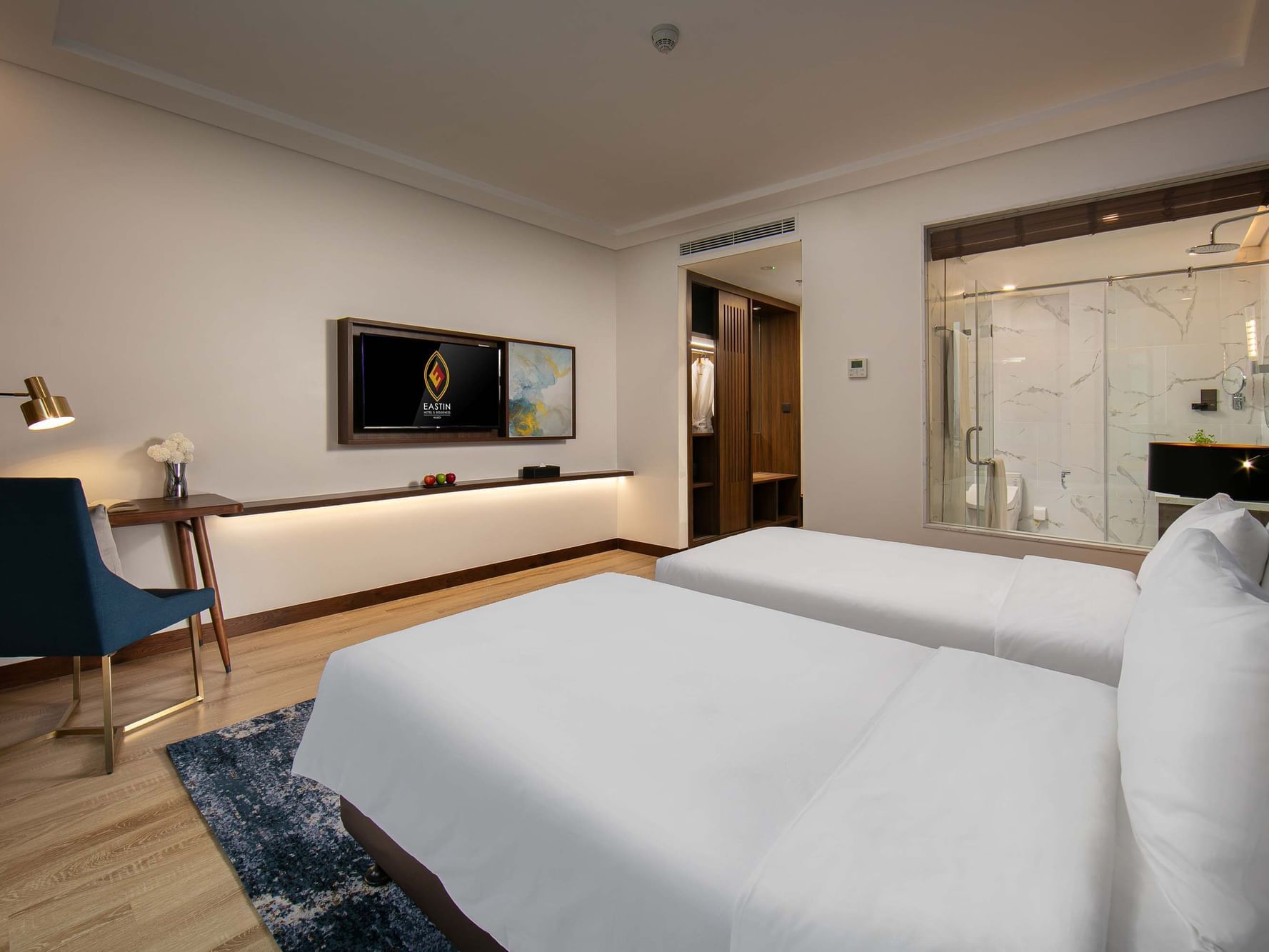 Beds in Deluxe Room at Eastin Hotel Makkasan Bangkok