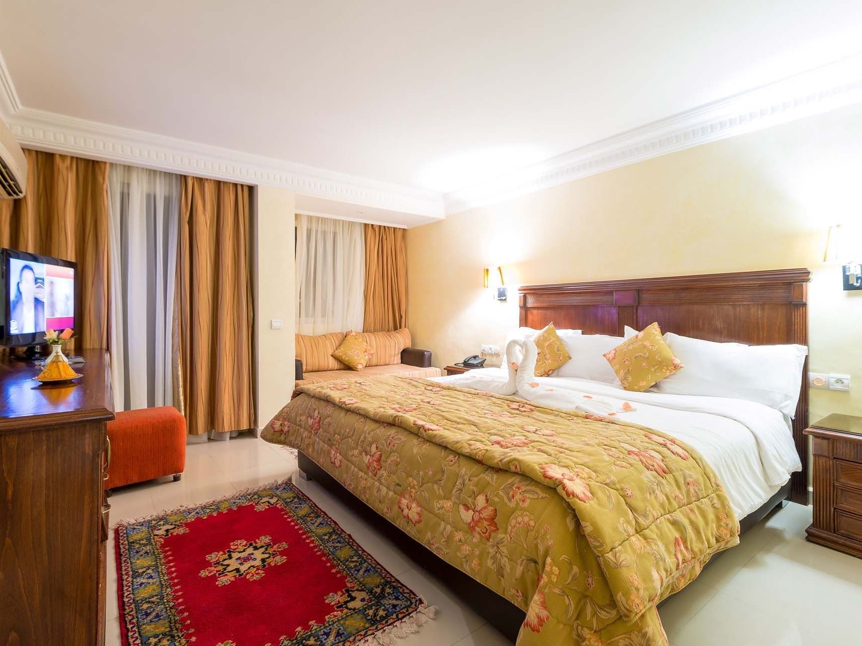 Comfy Queen Size Bed -  Farah Marrakech Hotel