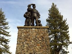 The Donner Party Memorial by Noah_Lovebear / CC BY-SA-3.0 via Wikimedia Commons