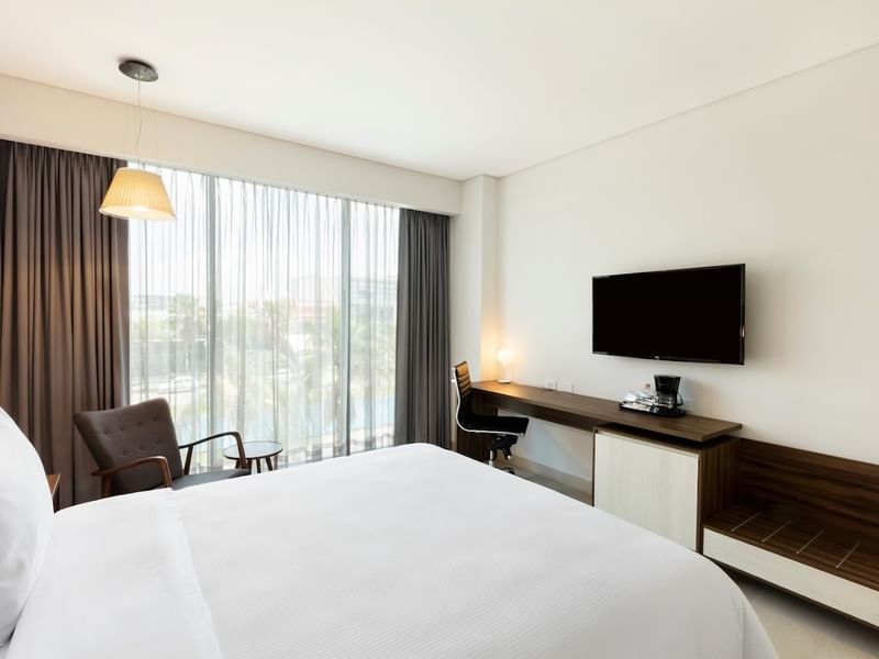 Comfy Superior Room, 1 Queen at Fiesta Inn Express Cancún Cumbres with a TV, desk area, and large windows beside a chair