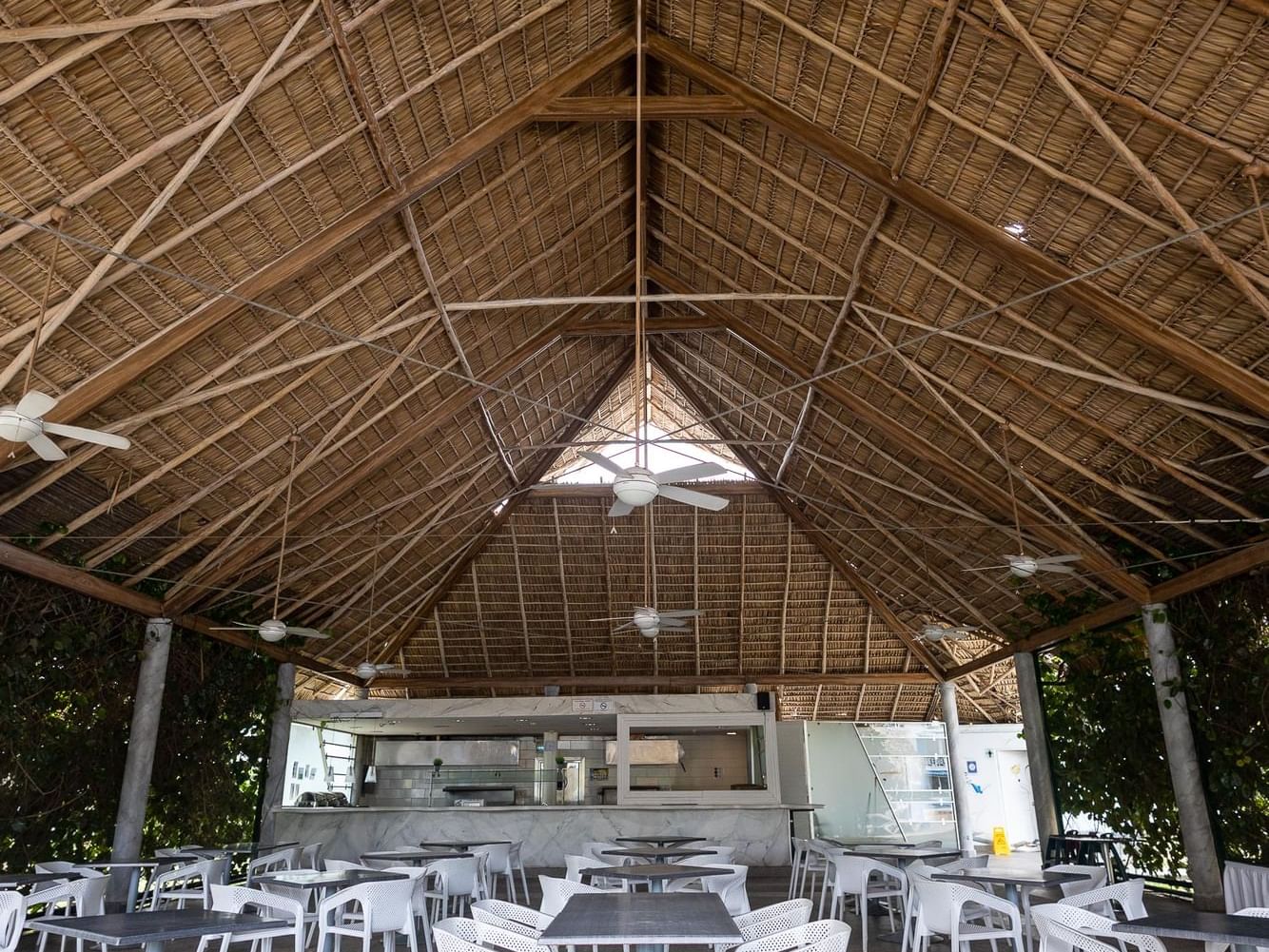 Dining tables in Velero at Playa Blanca Beach Resort