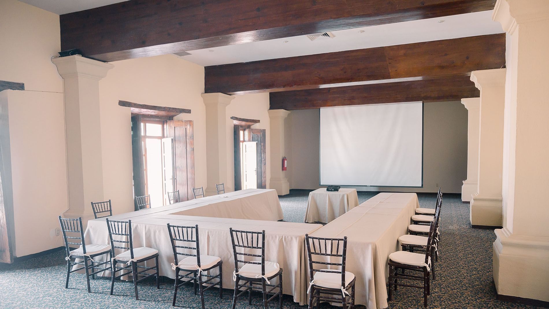 San Pedro meeting room with U-shaped seating and a large projector at Quinta Real Zacatecas