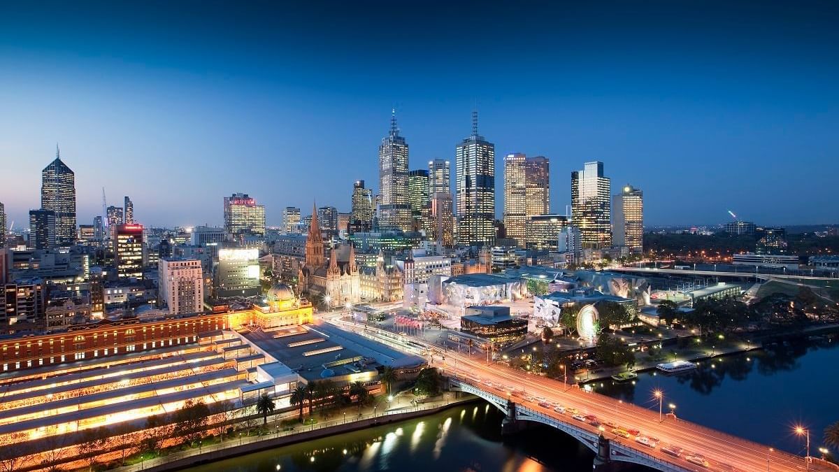 Night life at Pullman albert park