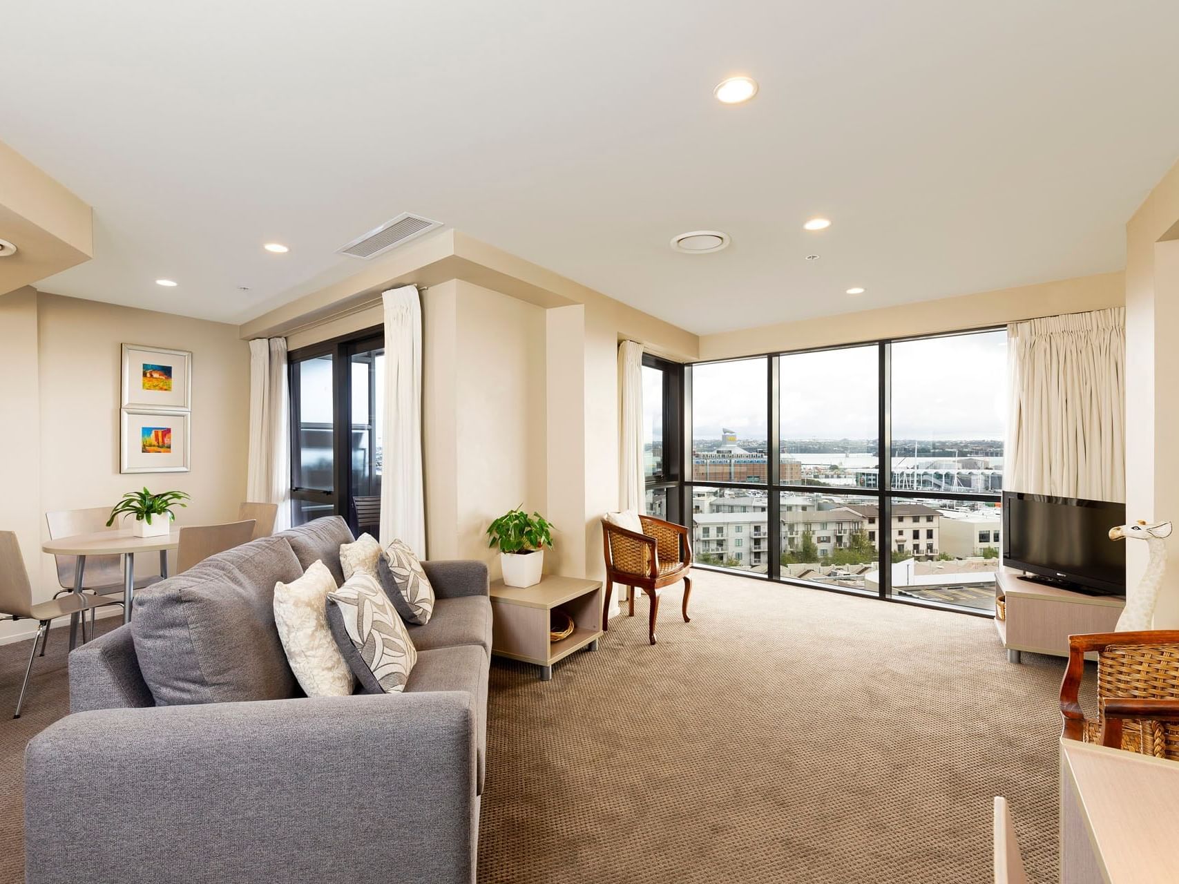Lounge area in One Bedroom Apartment with Harbour view at Hotel Grand Chancellor