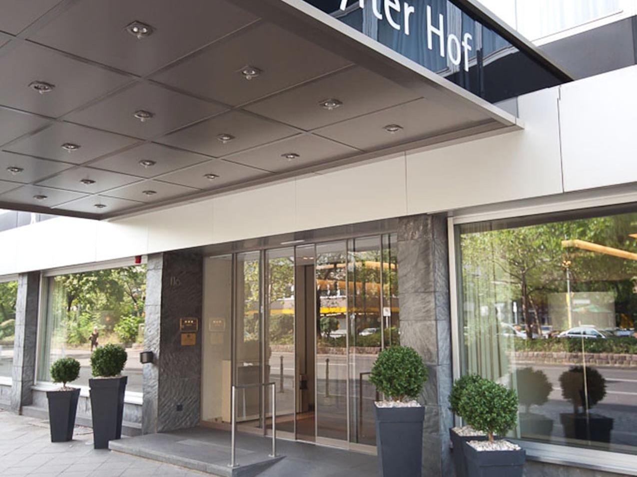 Inviting entrance to Hotel Sylter Hof Berlin located in the heart of the city