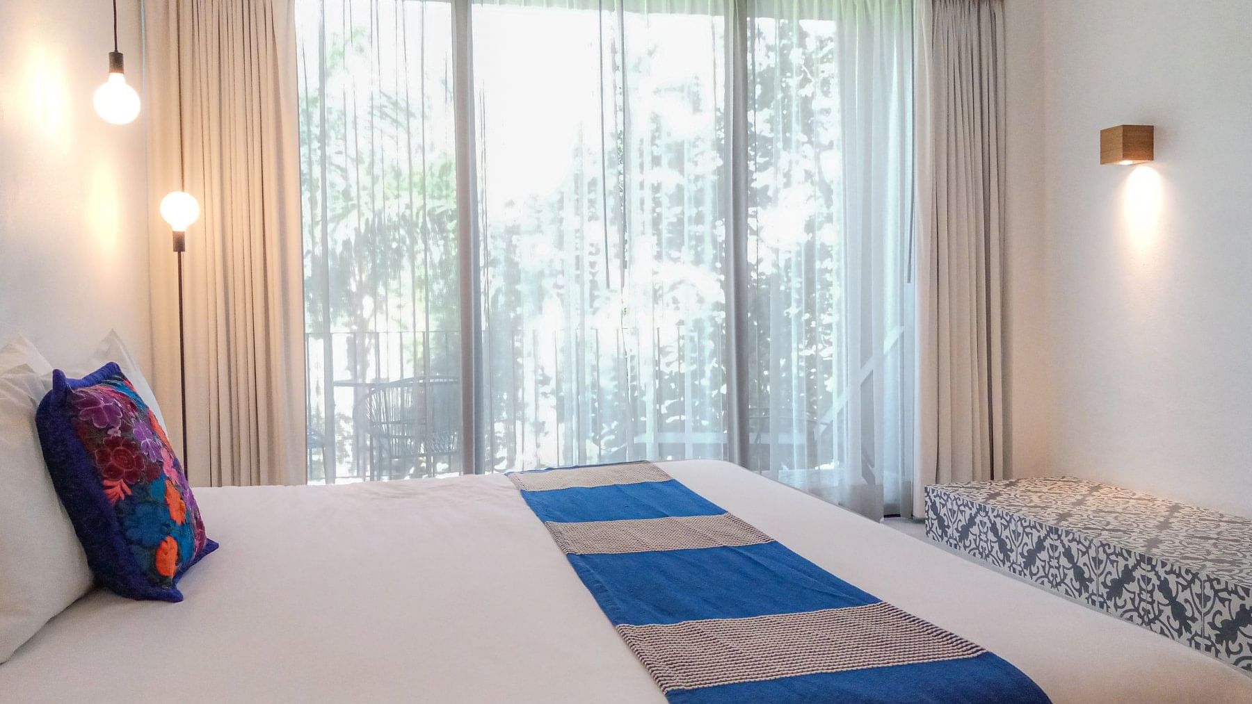 King bed in Master suite at Huayacán Cuernavaca Curamoria