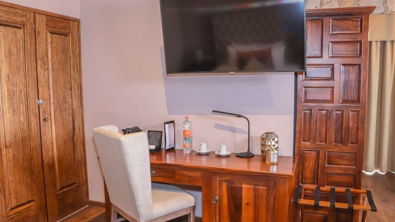 Work area & TV in Deluxe Double at Gamma Morelia Vista Bella