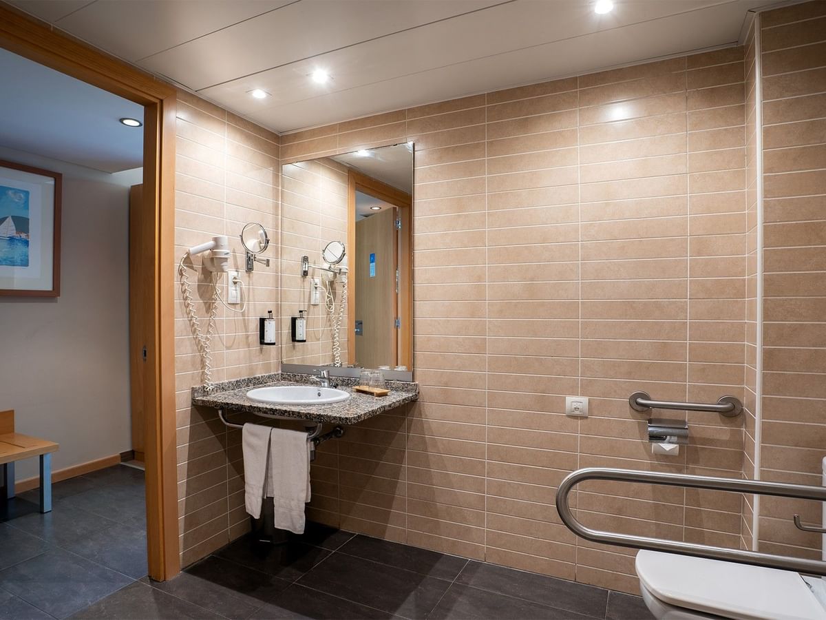 Bany d'Habitació Adaptada a l'Hotel Ponient Vila Centric