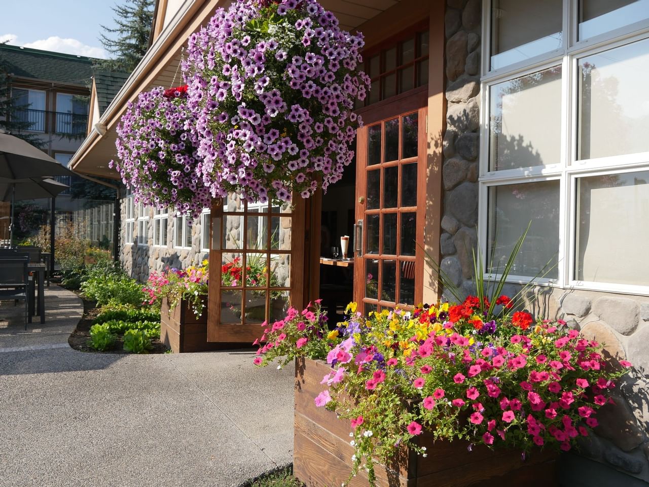 Coast Canmore Hotel Conference Centre - Exterior