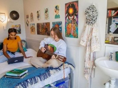 Kirkwood Avenue Hall - Bedroom