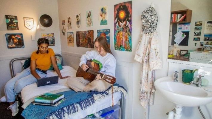 Kirkwood Avenue Hall - Bedroom