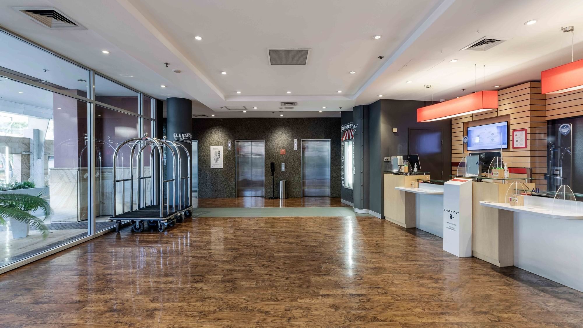ibis Reception