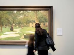 Mom & kid in Wallraf-Richartz-Museum, Classic Hotel Harmonie