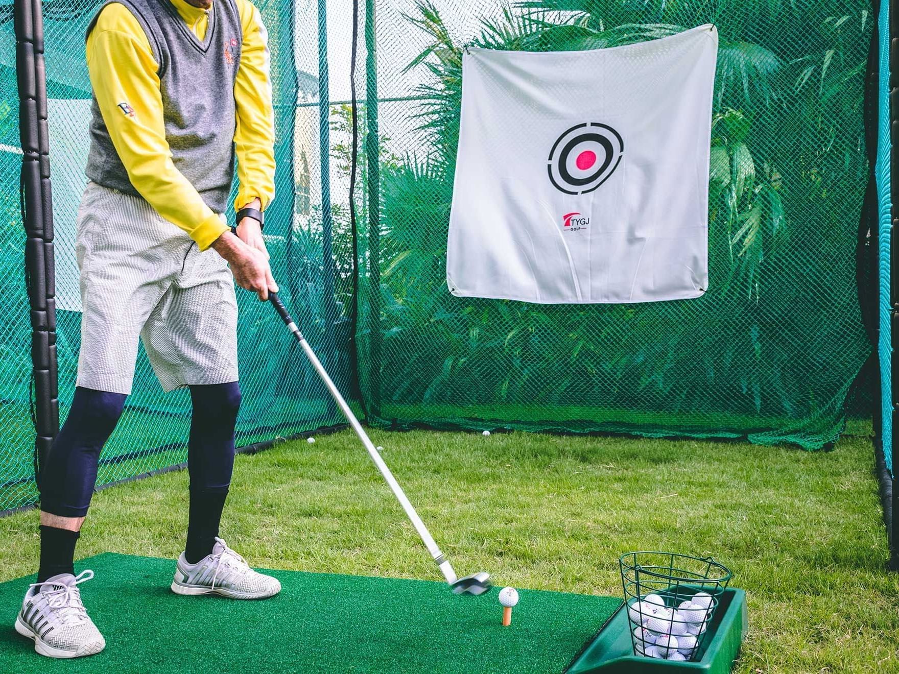 Man playing mini golf at Artyzen Grand Lapa