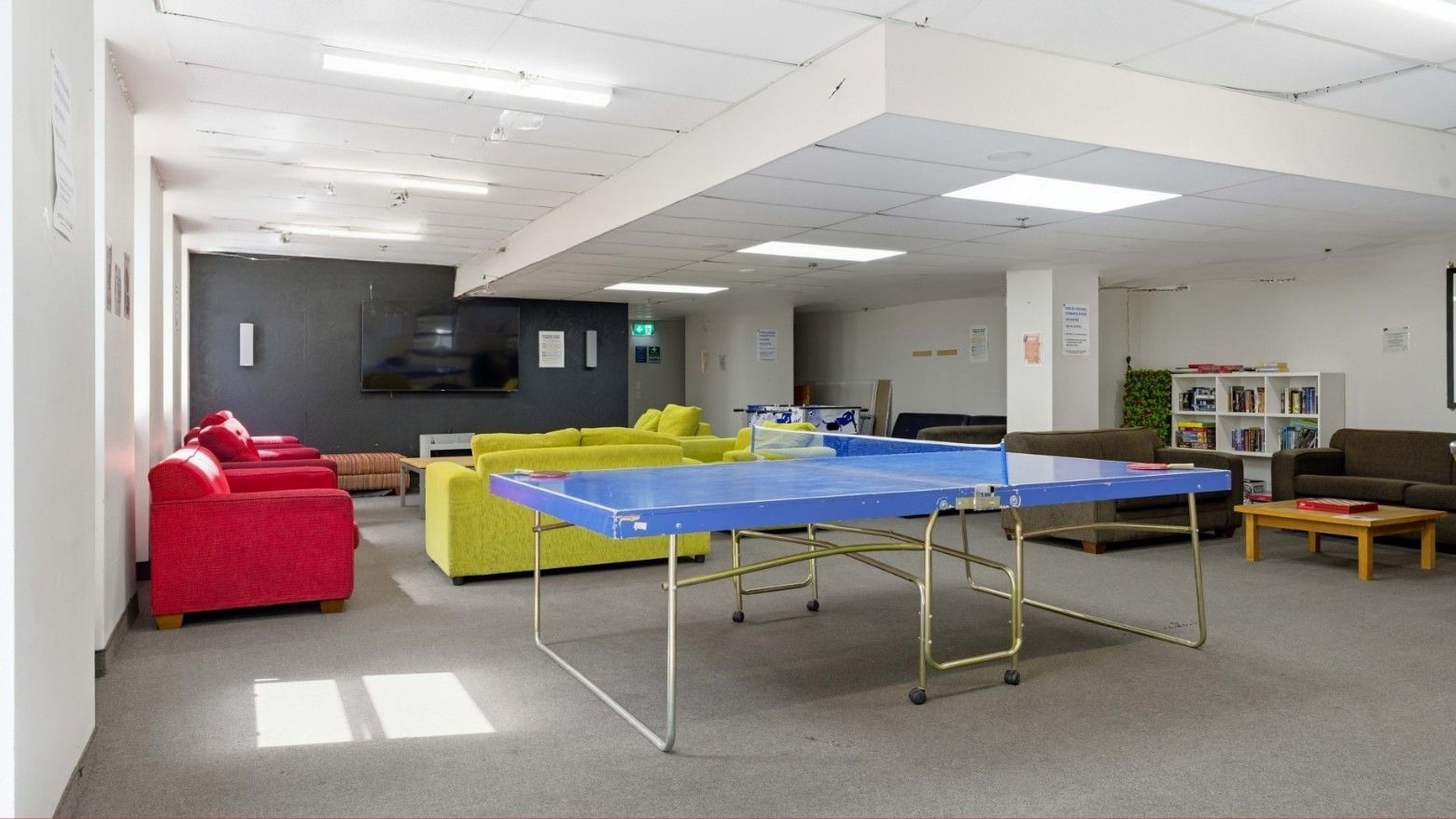Lounge area with table tennis table and comfortable seating at UniLodge Stafford House.