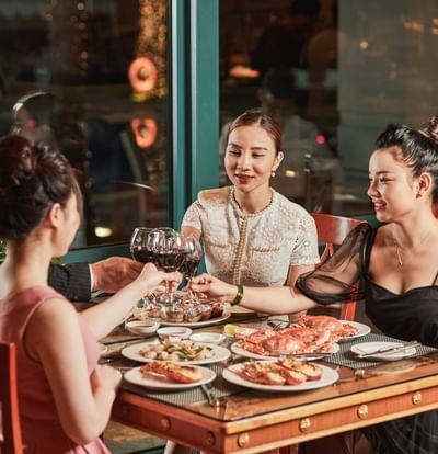 People having their meals at Hanoi Daewoo Hotel