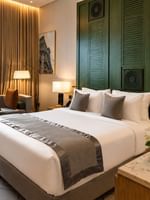 King bed near daybed in Deluxe Skyline View at Naviti by Warwick Jeddah, featuring spacious hotel rooms in Jeddah