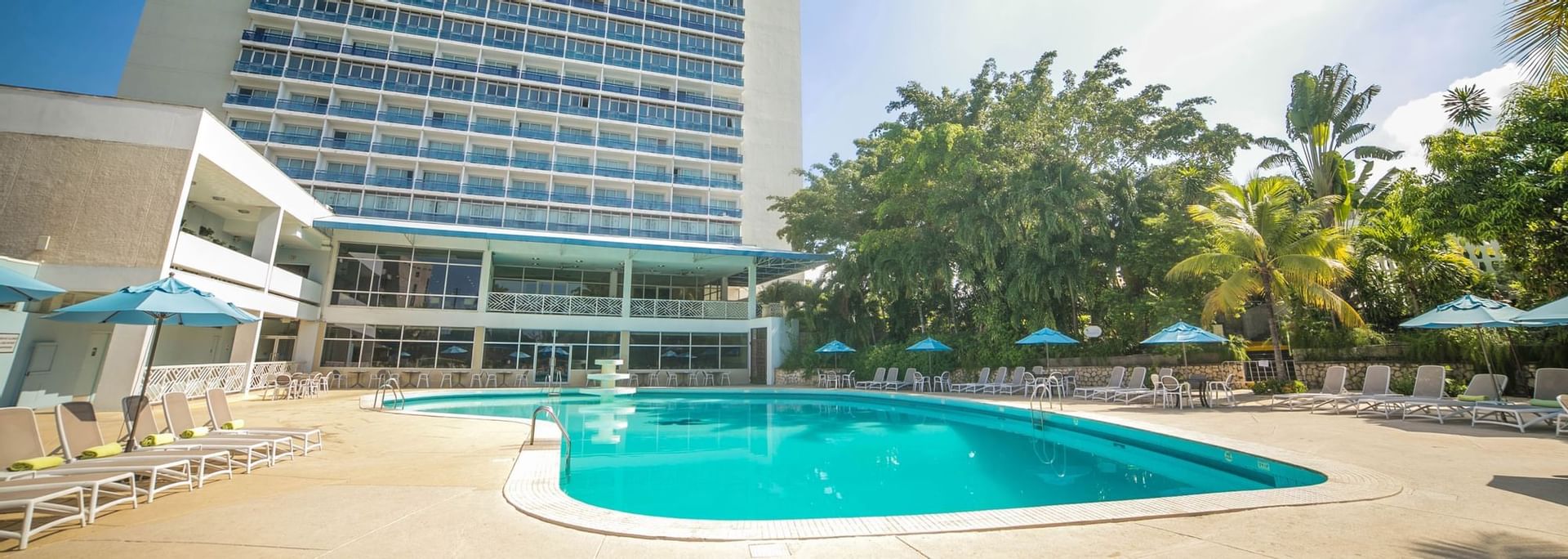 Panorama image of the pool at Jamaica Pegasus Hotel 