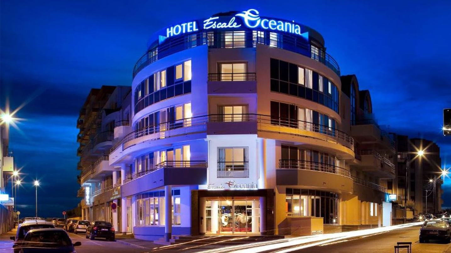 Vue extérieure et entrée de l'Hôtel Escale Oceania Pornichet-La Baule