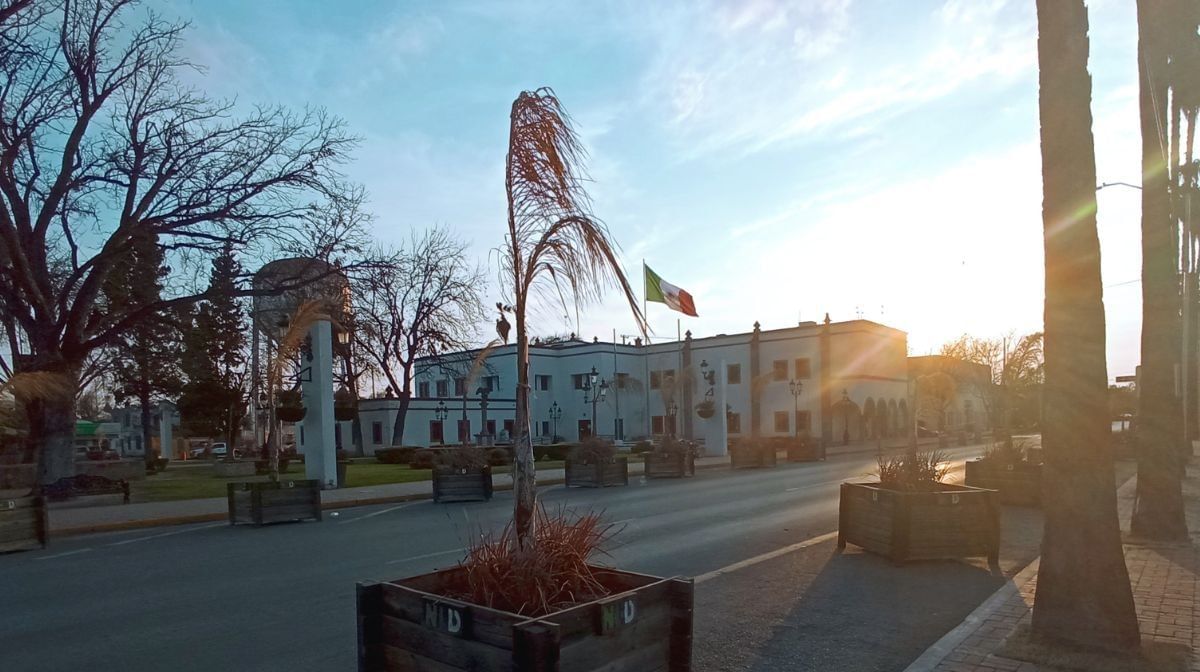 City hall of Nuevo Laredo near Real Inn Nuevo Laredo, featuring a Mexican flag and classic colonial architecture