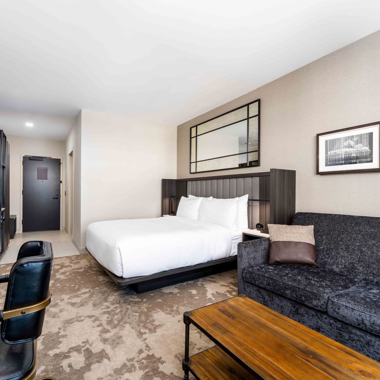 The Artisan Hotel Salem King Guestroom