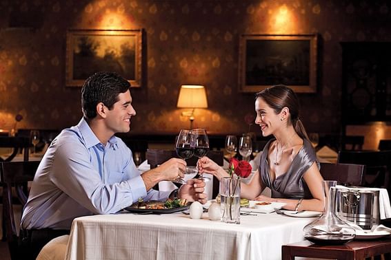 Couple clinking wine glasses at Hotel Plaza San Francisco