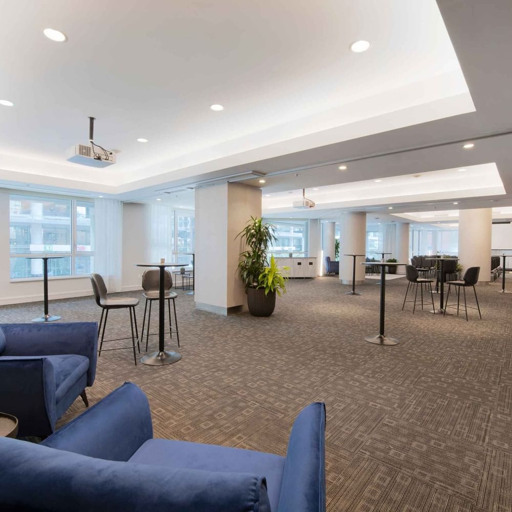 Espace pré-réception du Salon Crescent + Salon René-Levésque AB au Warwick Le Crystal – Montréal