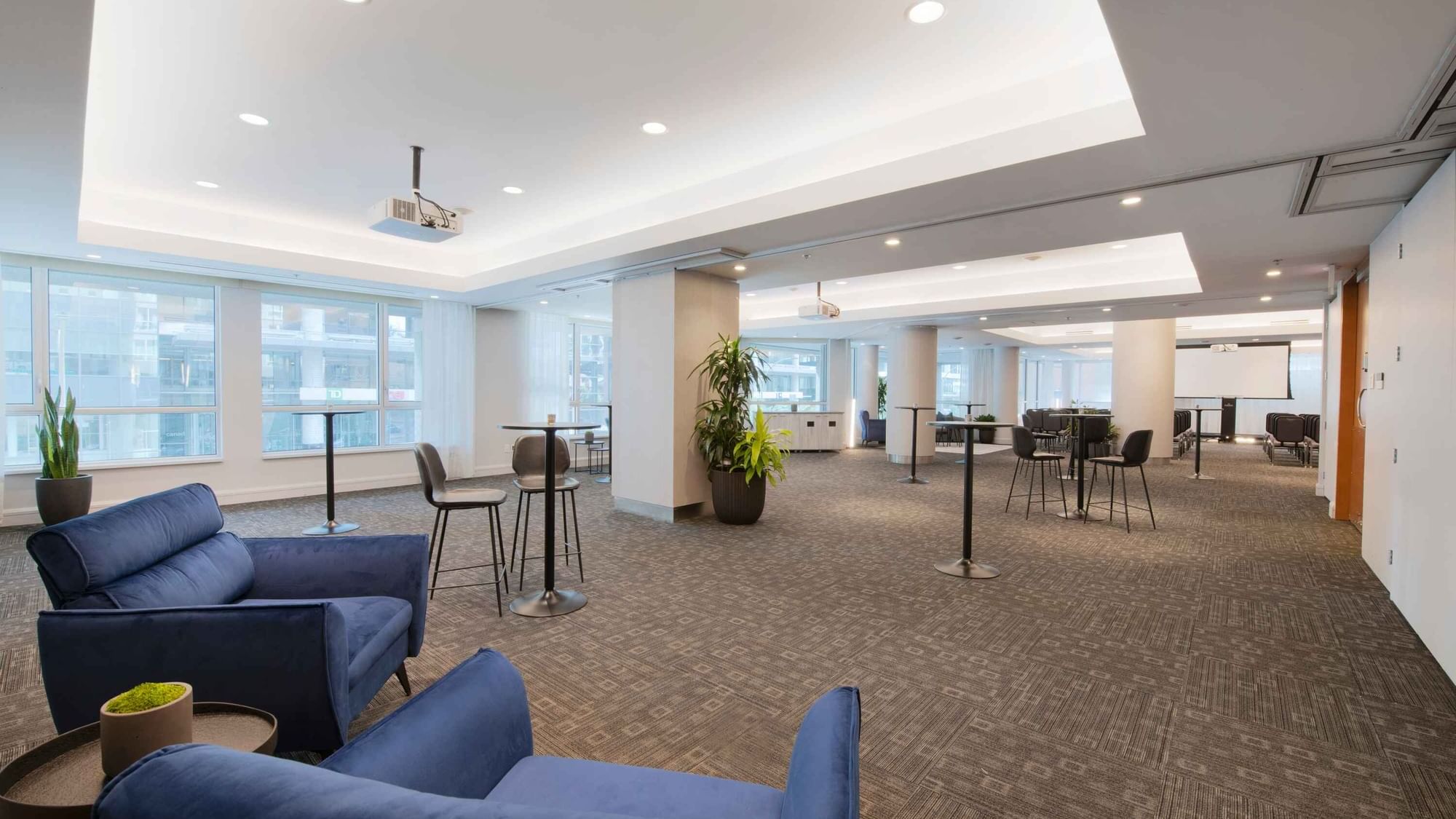 Pre-function area of Salon Crescent + Salon René-Levésque AB at Warwick Le Crystal – Montreal