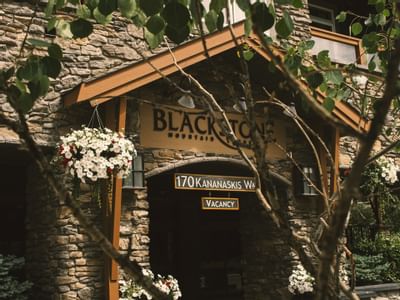 Visit Our Hotel Near Banff Canada – Blackstone Mountain Lodge