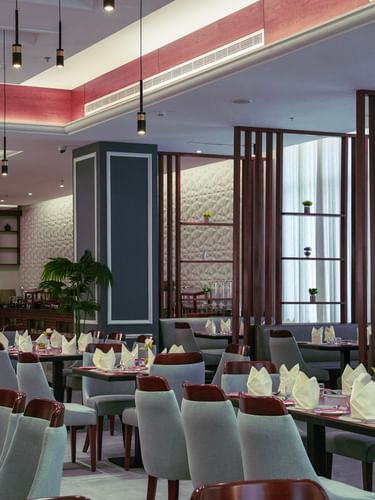 Elegant breakfast dining area with set tables and modern decor at Warwick Hotel & Spa - Jeddah.