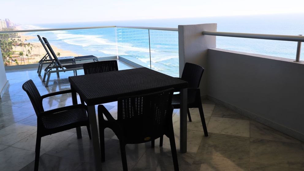 Penthouse Ocean Front View King | Princess Accommodation - Penthouse Apartments With Ocean Front Views