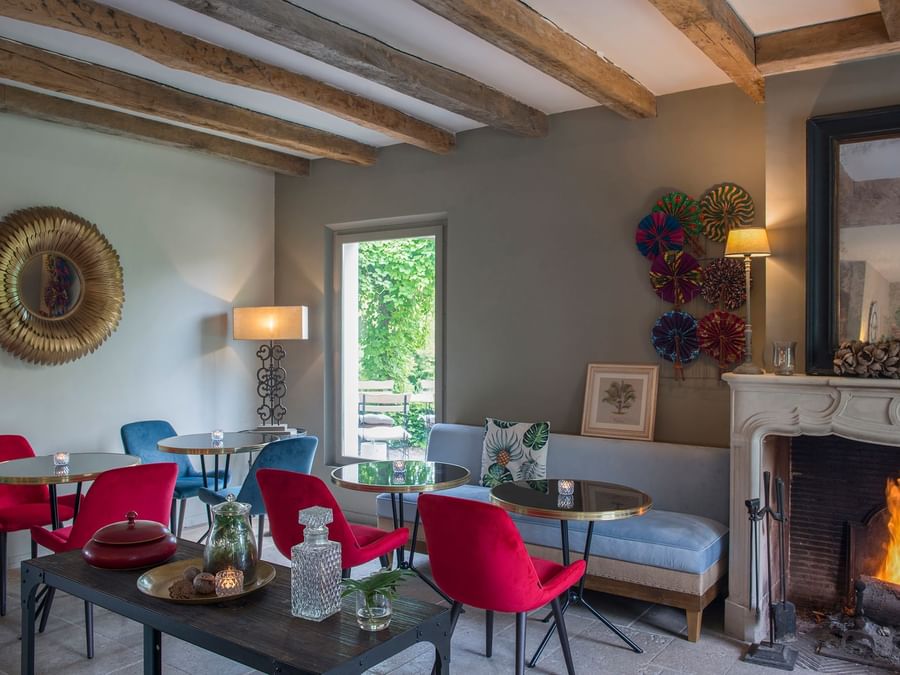 Dining & lounge area by a fireplace at Domaine de Bellevue